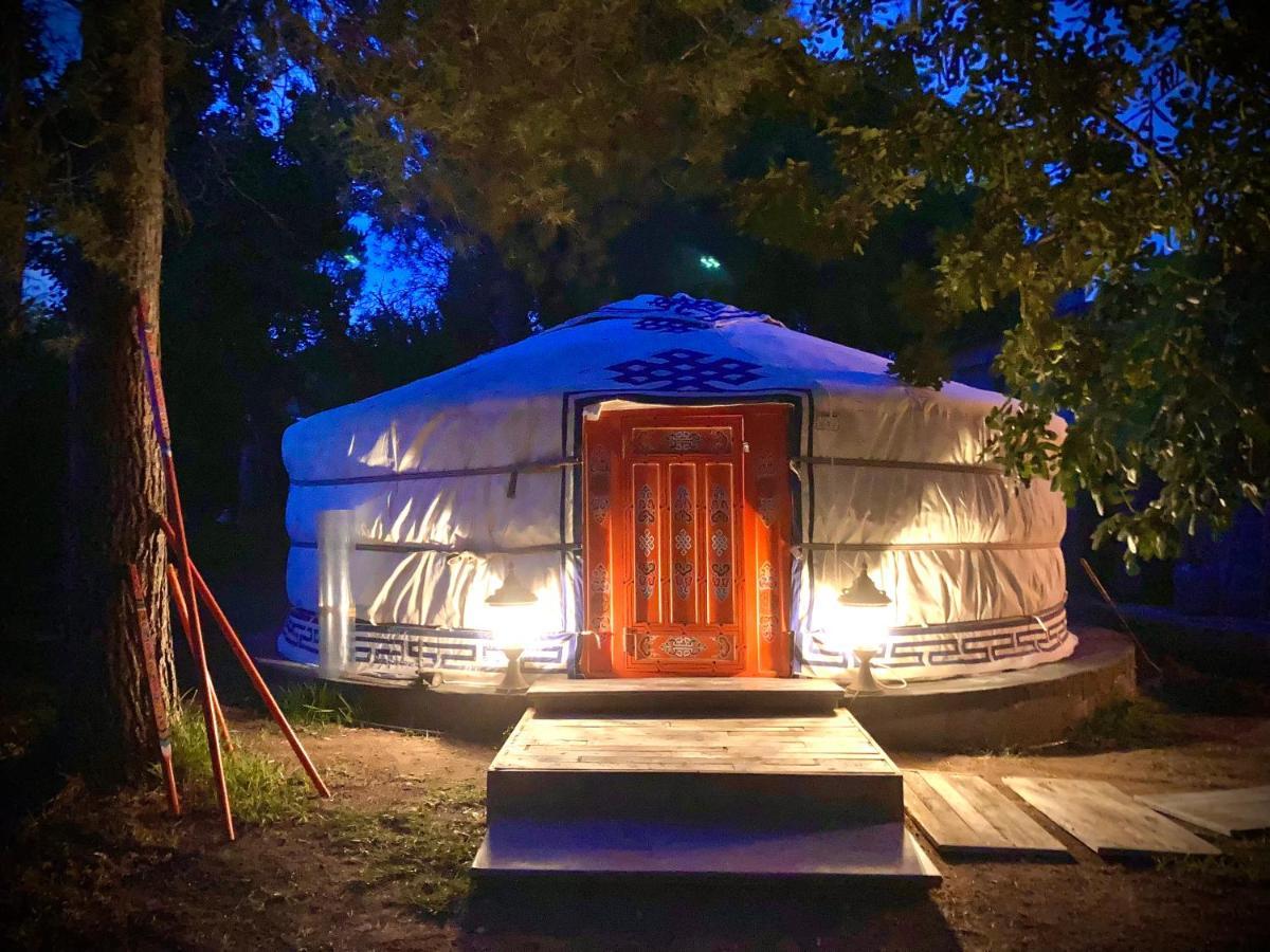 ホテル Yurta Arco Iris リバ・ロハ・デ・トリア エクステリア 写真