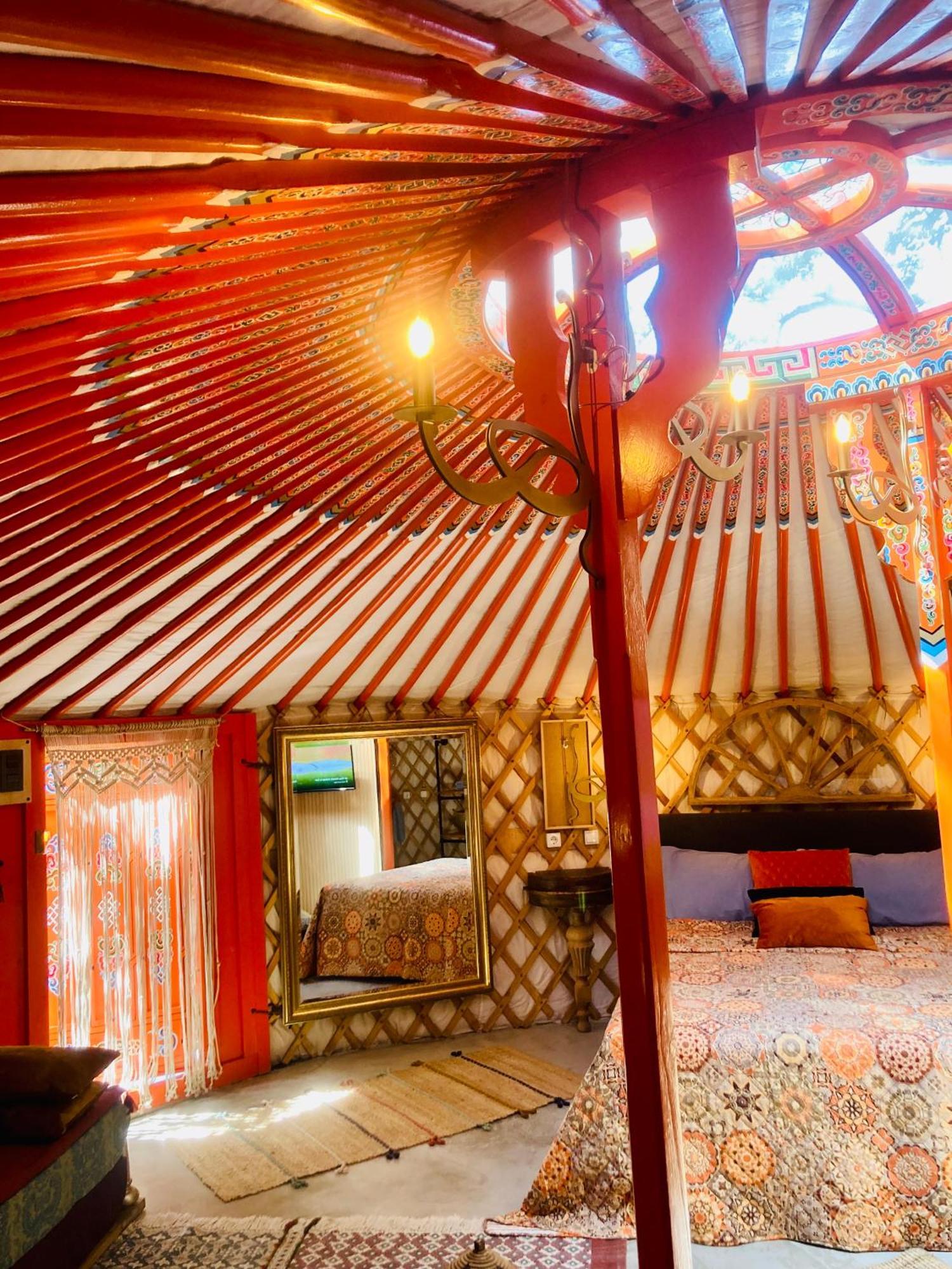 ホテル Yurta Arco Iris リバ・ロハ・デ・トリア エクステリア 写真